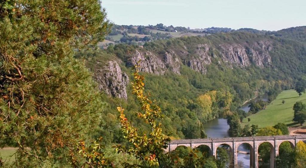 Hotel Camping Des Rochers Des Parcs Clécy Zewnętrze zdjęcie